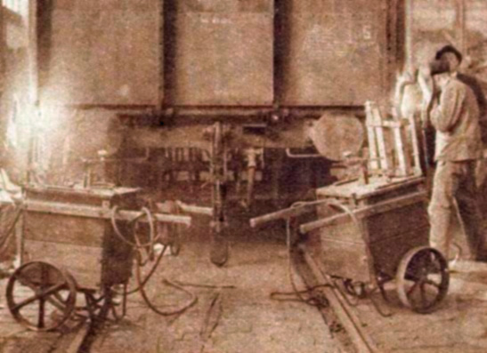 Wagenwerkplaats Nederlandse Spoorwegen met hypermoderne lasapparatuur van Smit (1935)