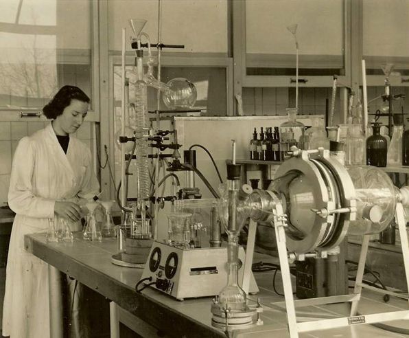 Mientje Willems - Laboratorium Smit Transformatoren (1952)