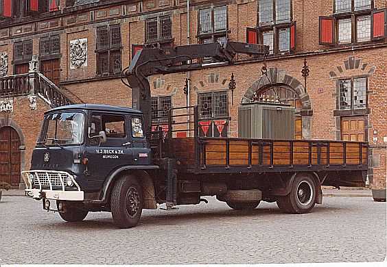 Vervoer van een trafo voor de kermis in Nijmegen (1970-1975)