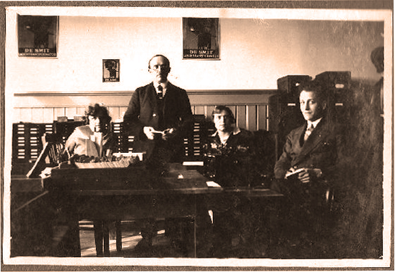Kantoor dhr. Eigenhuijsen met collega's 1933