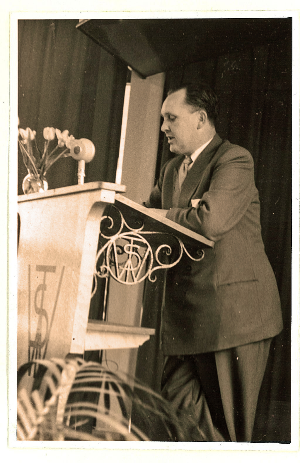 25 jarig jubileum van Jo Eigenhuijsen bij de Smit Elektrodenfabriek (1955)