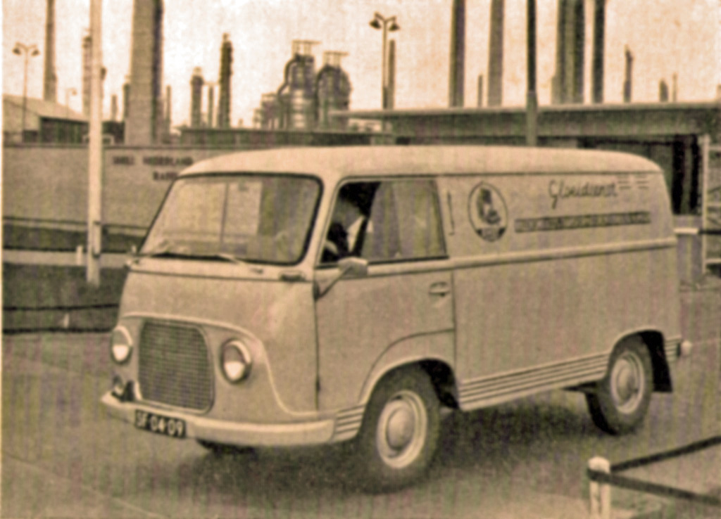 Busje van Smit Gloeidienst 1960