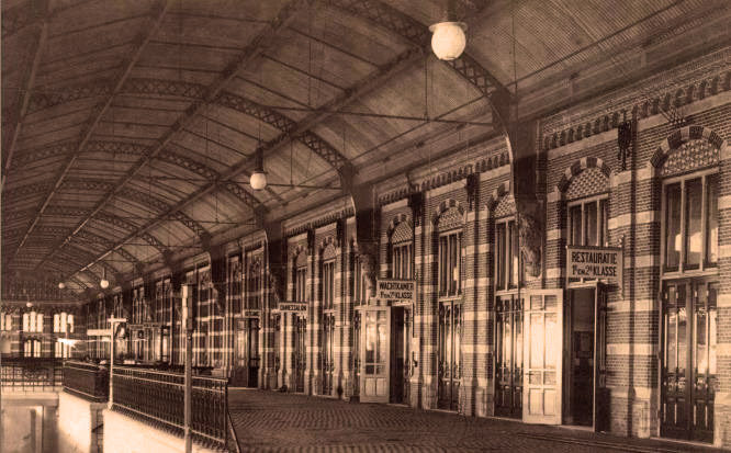 Booglampen in de stationshal van centraal station Nijmegen (1893-1895)